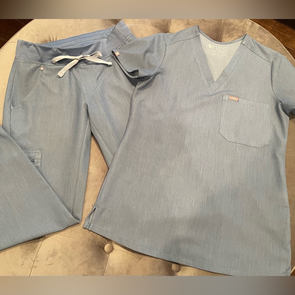 FIGS SCRUB SET—limited edition color—CHAMBRAY!! XXS